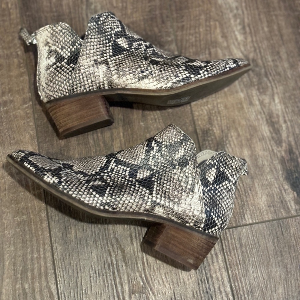 Dolce Vita Karsen Snakeskin Python Bootie Ankle Boots Women's Size 8 - Picture 2 of 13